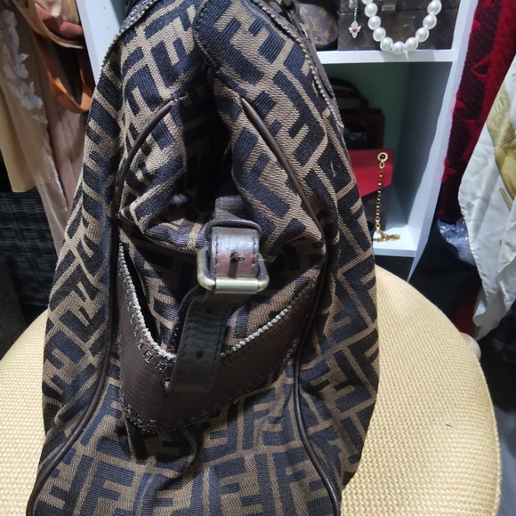 (sold)100% Authentic Fendi De Jour Large Zucca - Picture 5 of 16